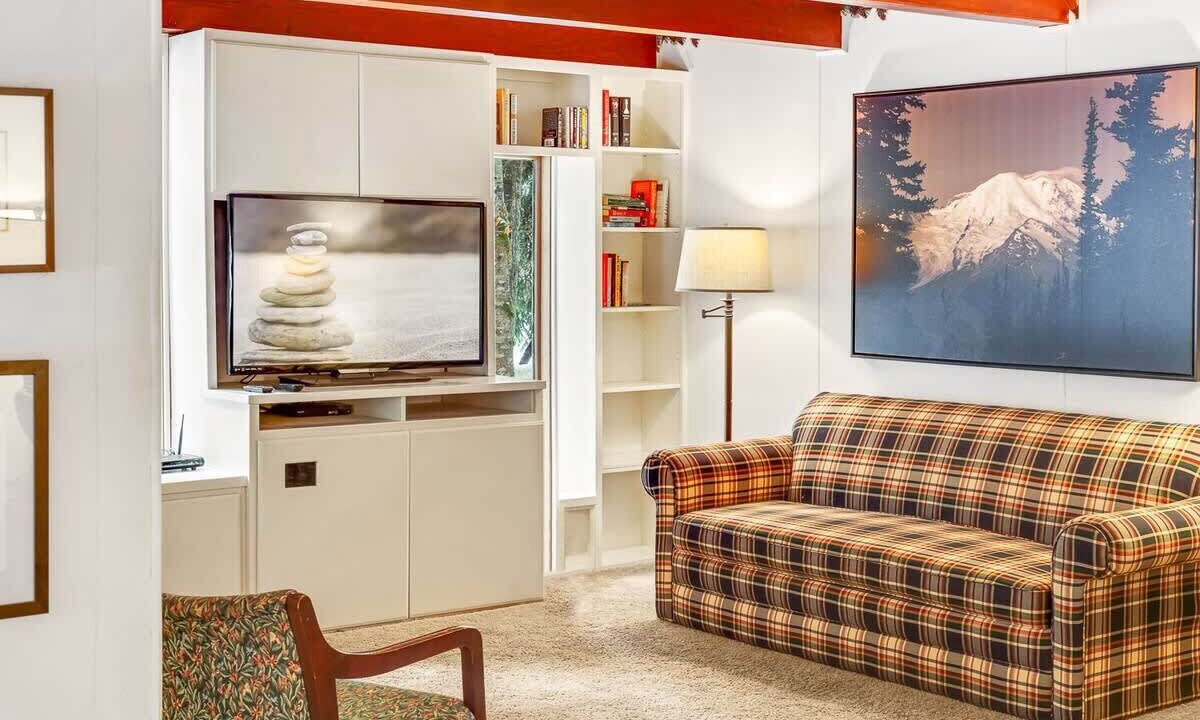 Photo of Livingroom in Greenwater