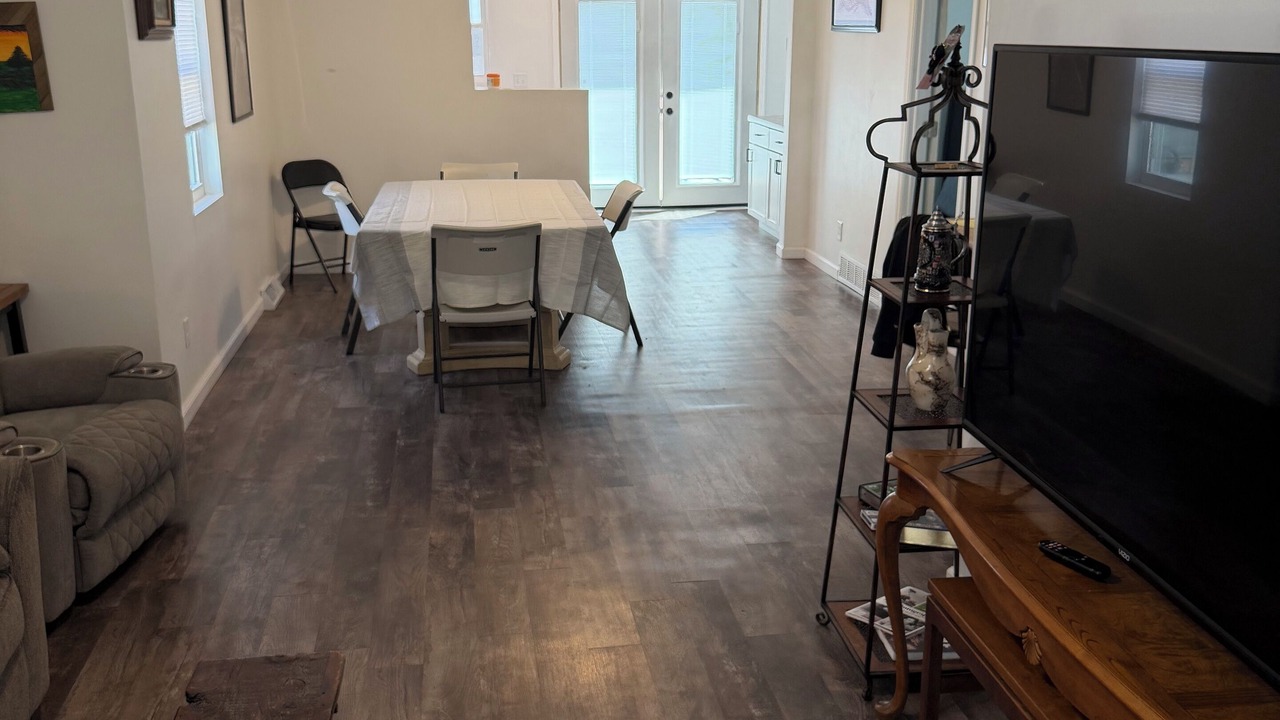Photo of Livingroom in Dixon