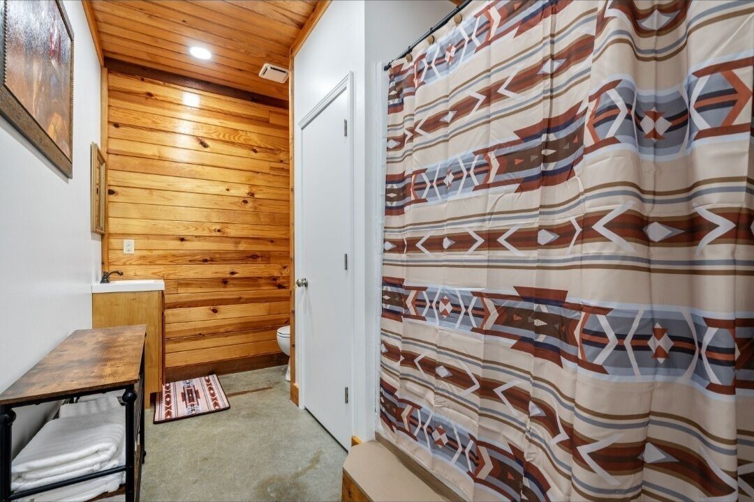 Photo of Bathroom in Piney