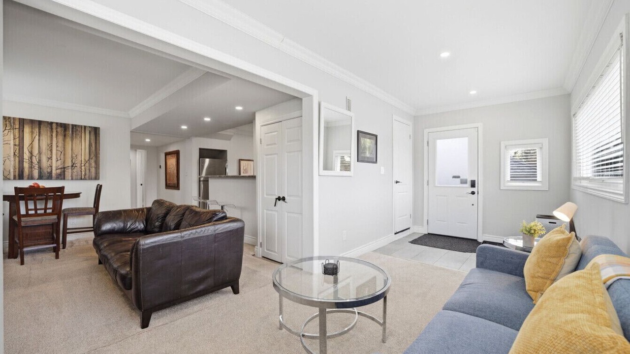 Photo of Livingroom in Pickering
