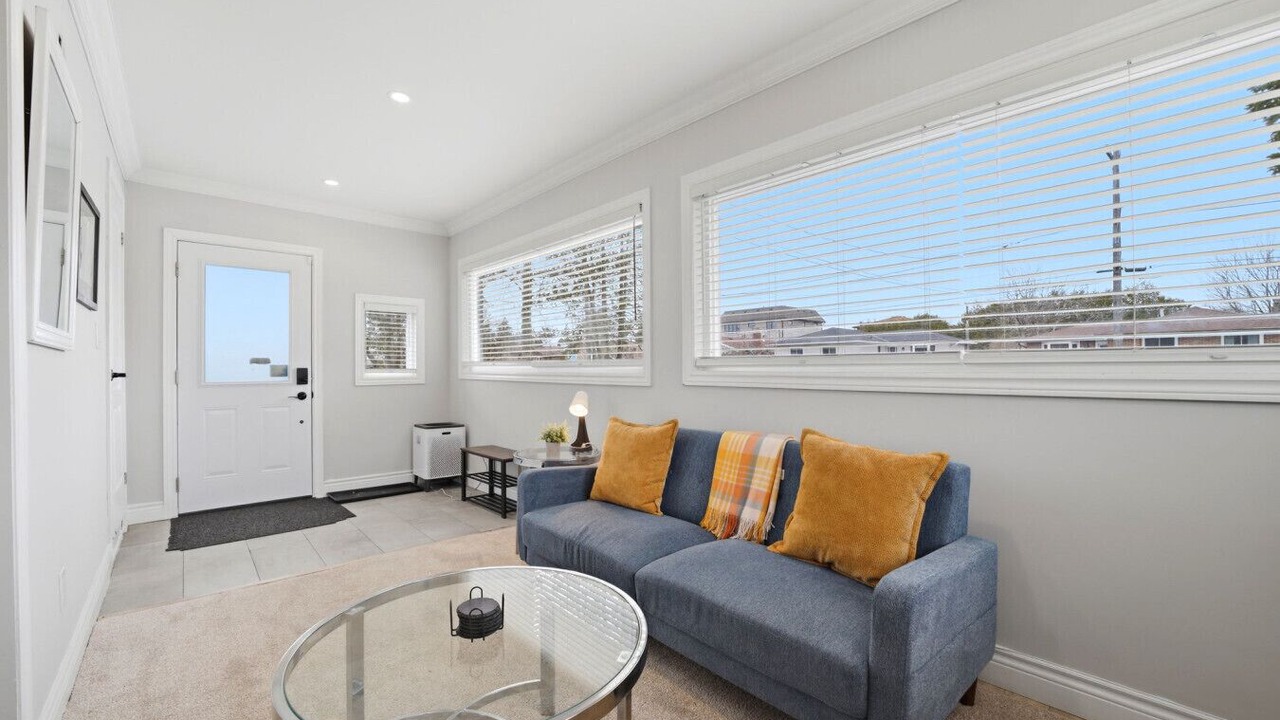 Photo of Livingroom in Pickering