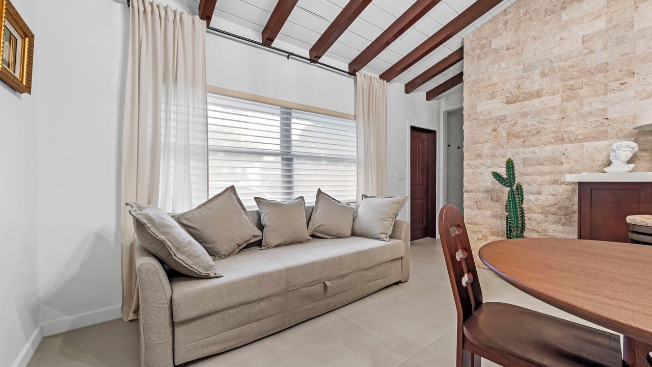 Photo of Livingroom in Colee Hammock