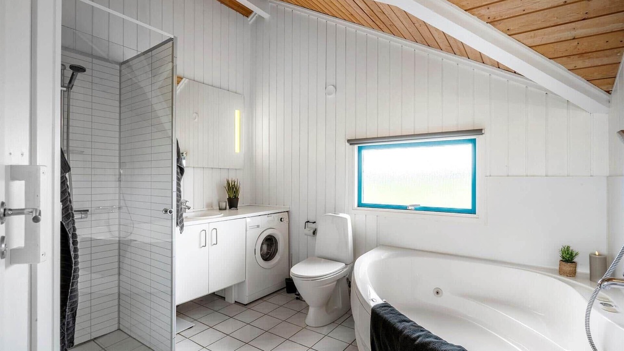 Photo of Bathroom in Haurvig