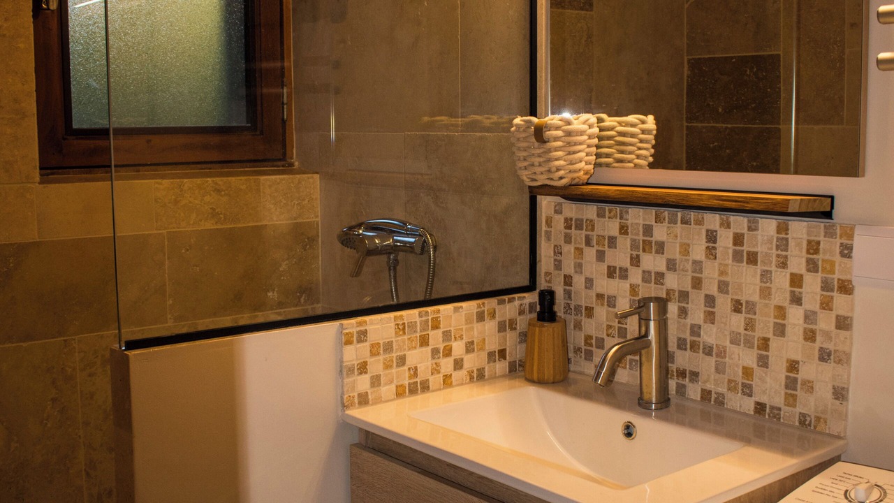 Photo of Bathroom in Campan