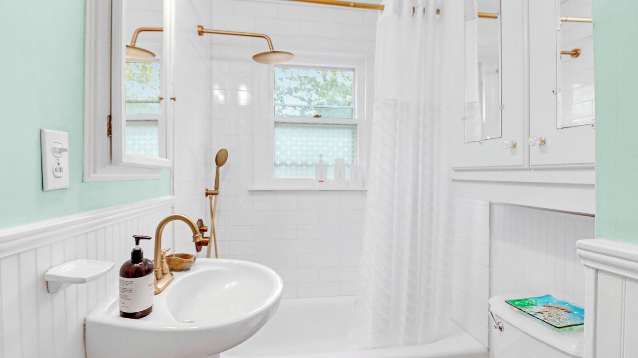 Photo of Bathroom in Elgin