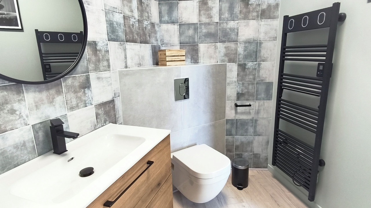 Photo of Bathroom in Junas