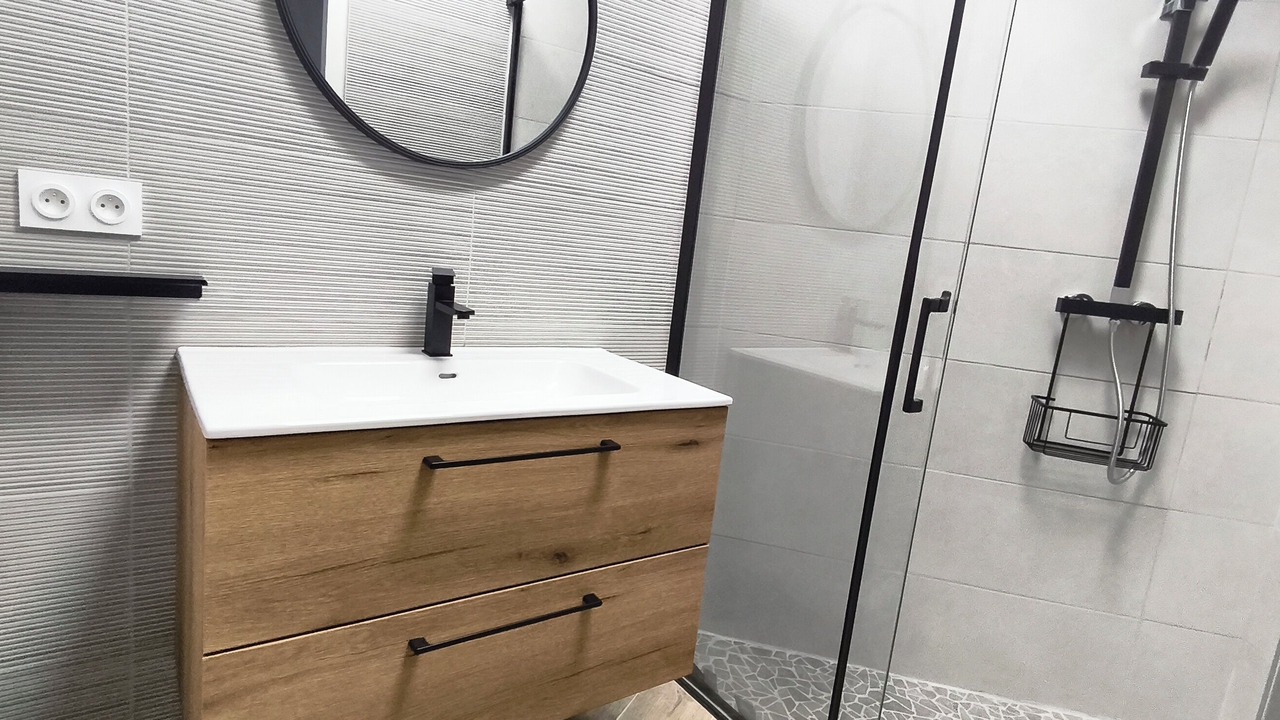 Photo of Bathroom in Junas