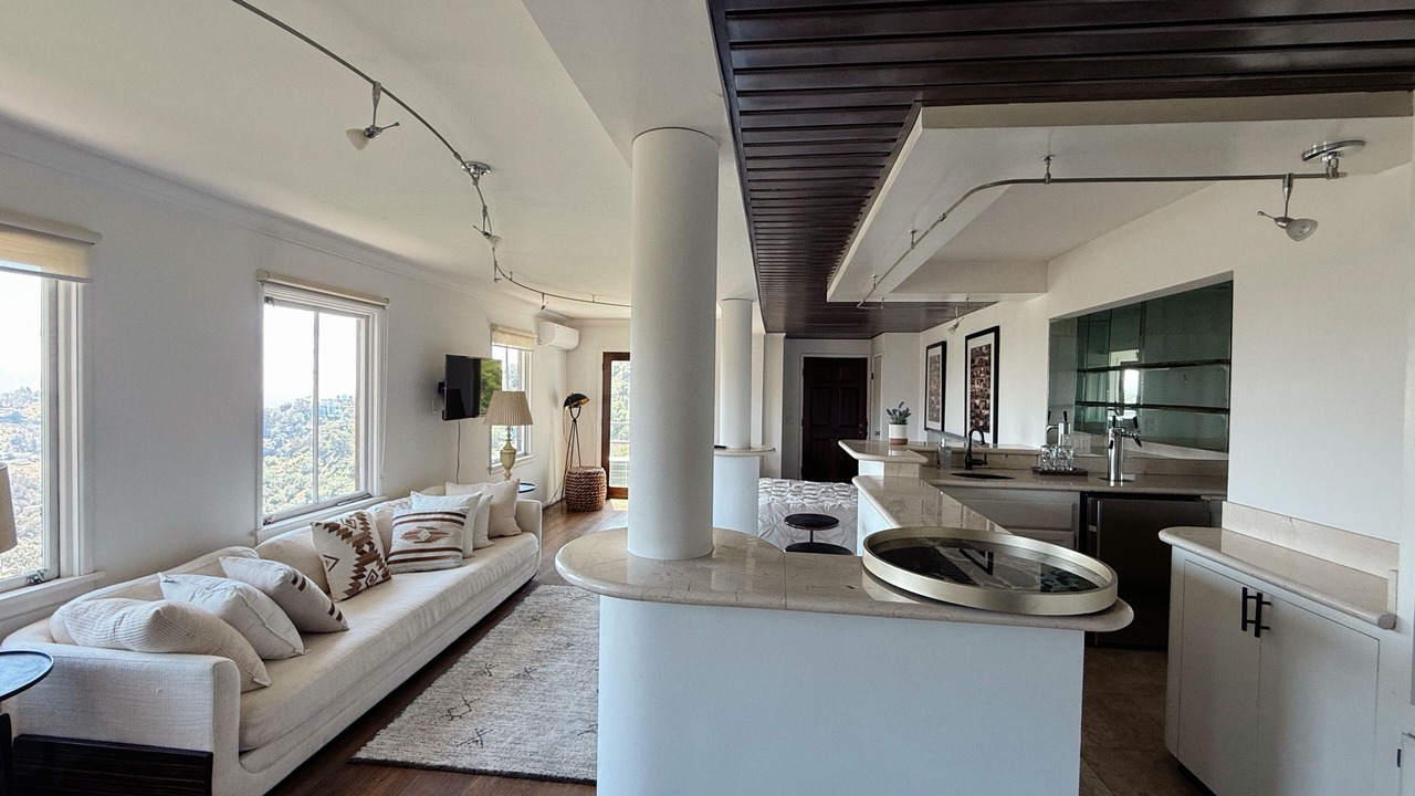 Photo of Livingroom in Hollywood Hills West