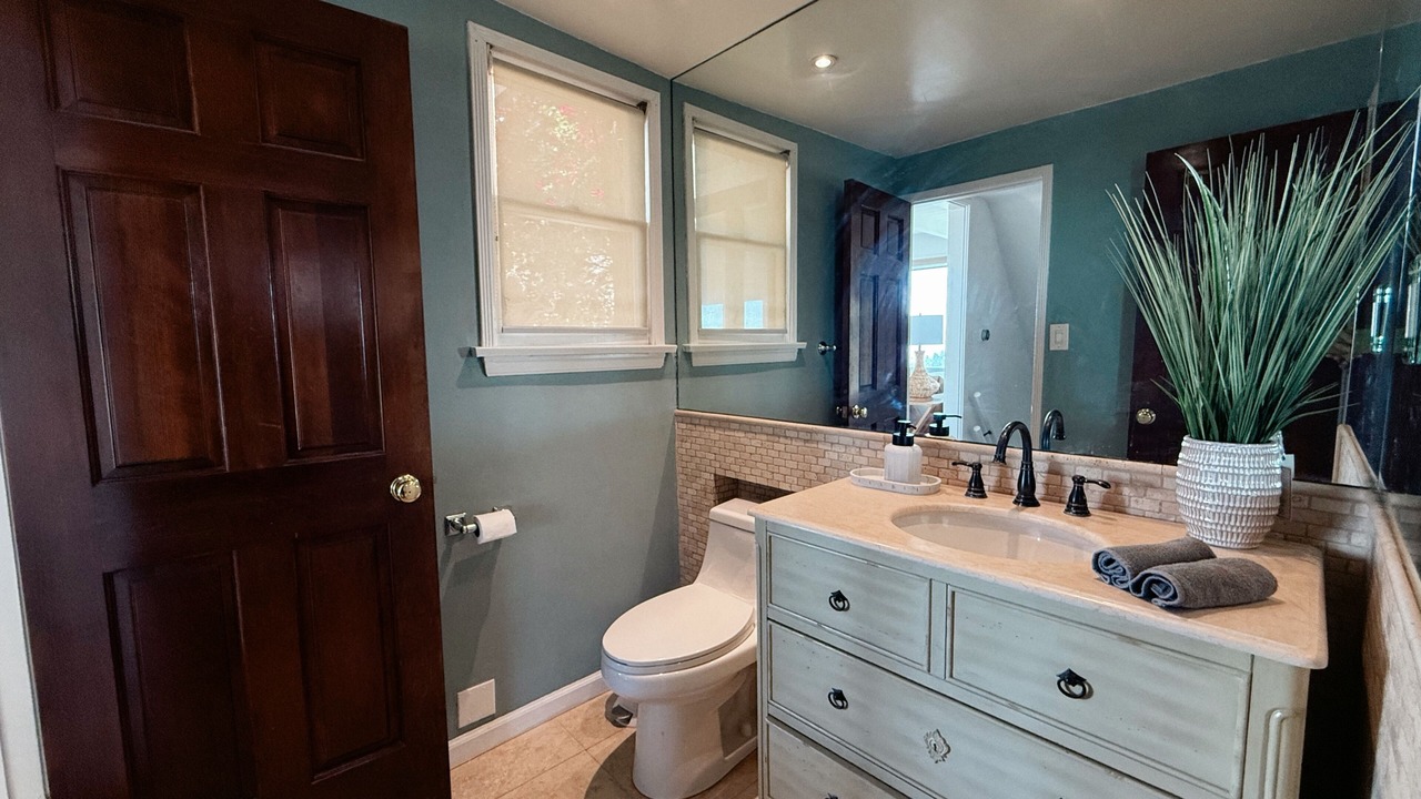 Photo of Bathroom in Hollywood Hills West