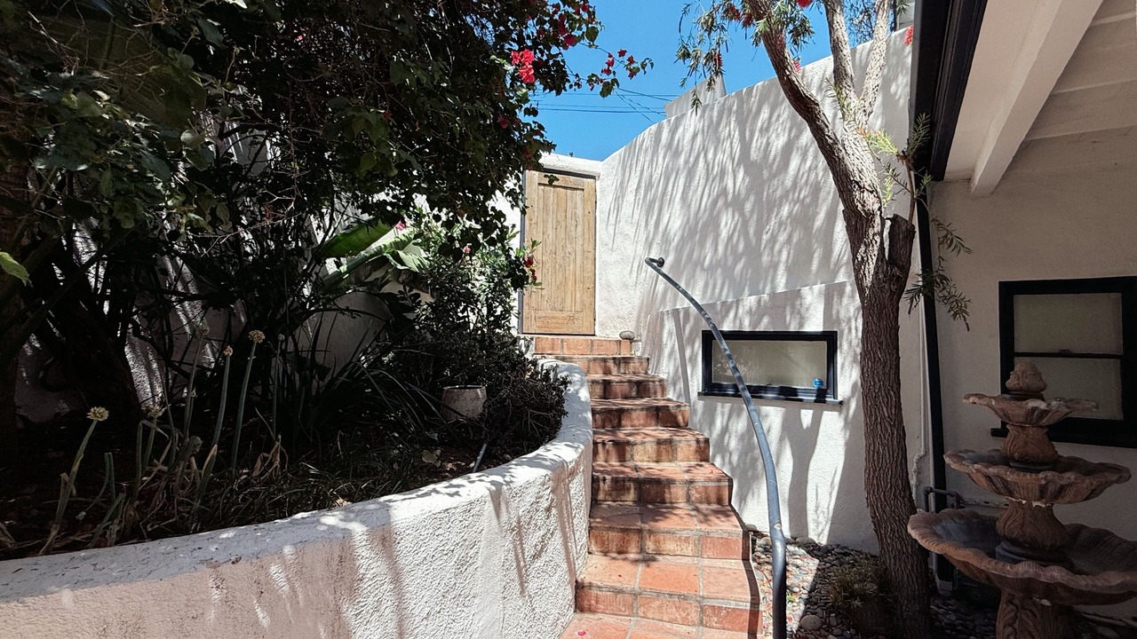 Photo of Outdoor in Hollywood Hills West