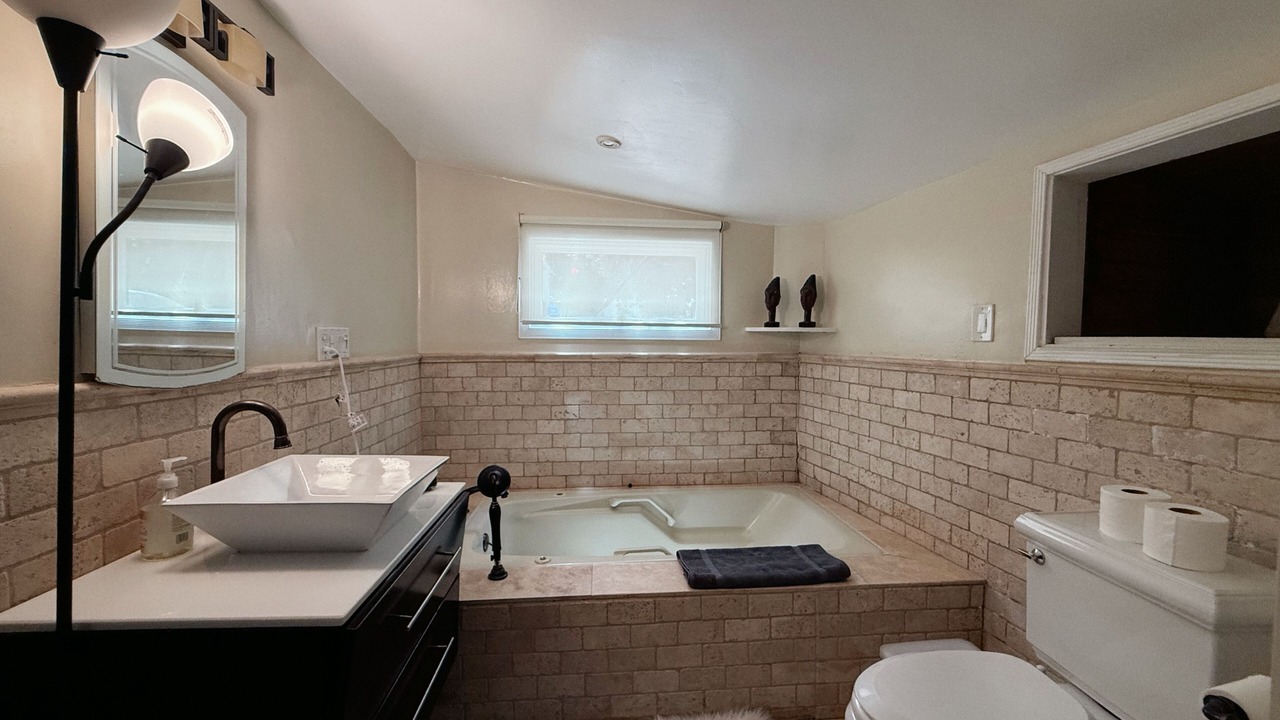Photo of Bathroom in Hollywood Hills West