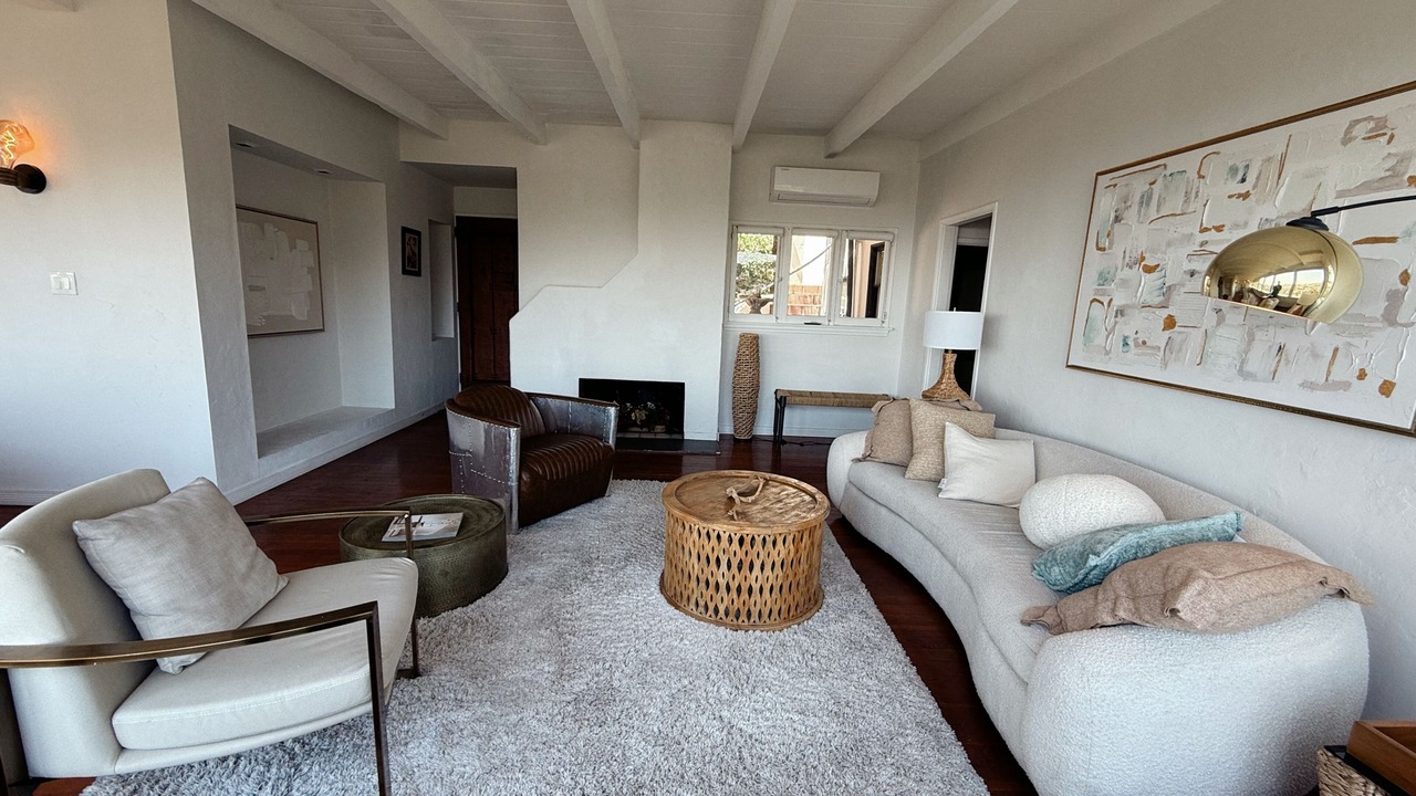 Photo of Livingroom in Hollywood Hills West