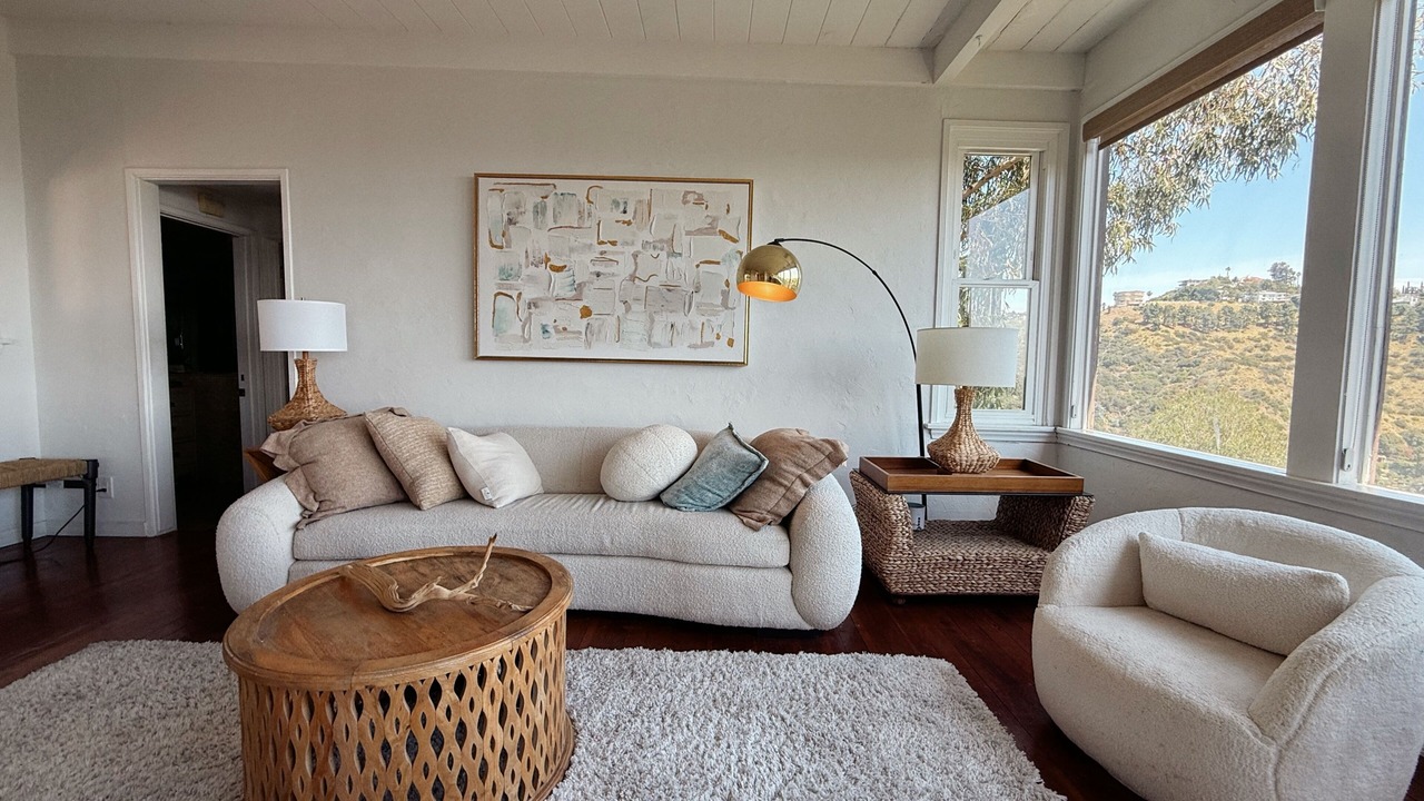 Photo of Livingroom in Hollywood Hills West