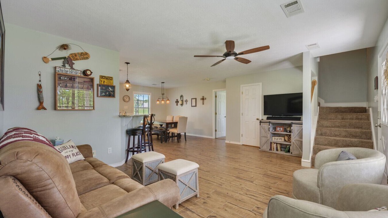 Photo of Livingroom in Forest Lakes