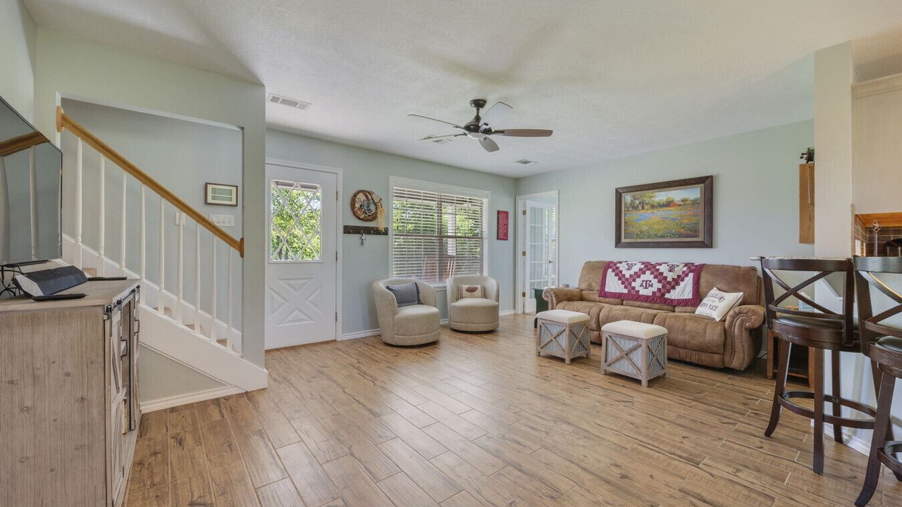 Photo of Livingroom in Forest Lakes