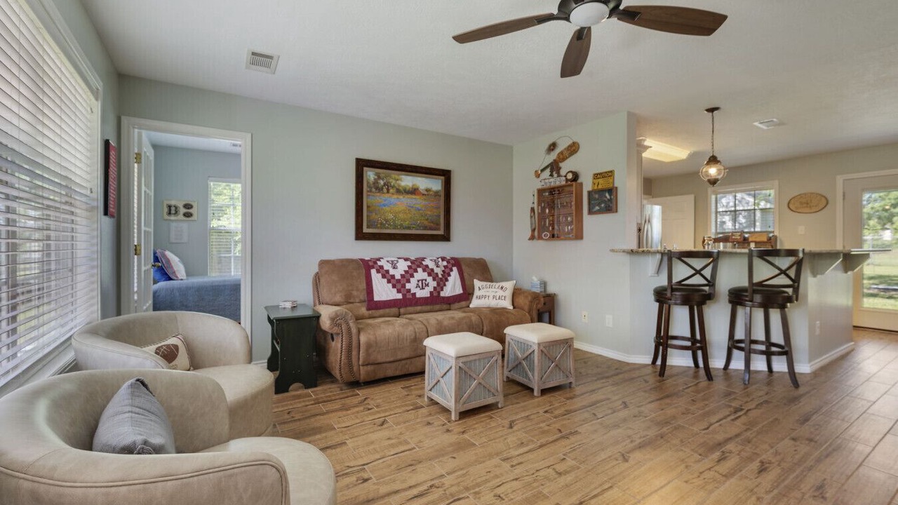 Photo of Livingroom in Forest Lakes