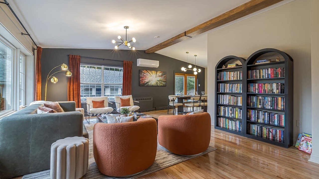 Photo of Livingroom in Lamoine