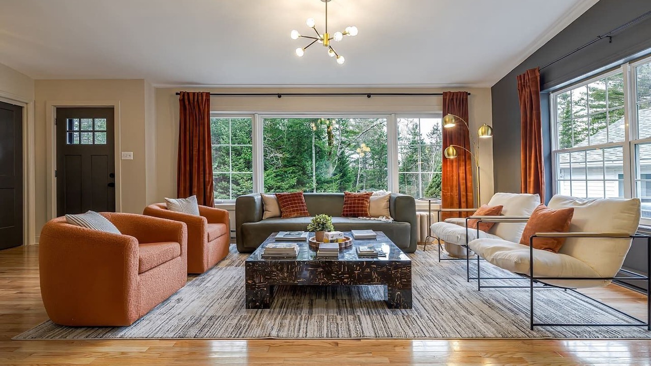 Photo of Livingroom in Lamoine