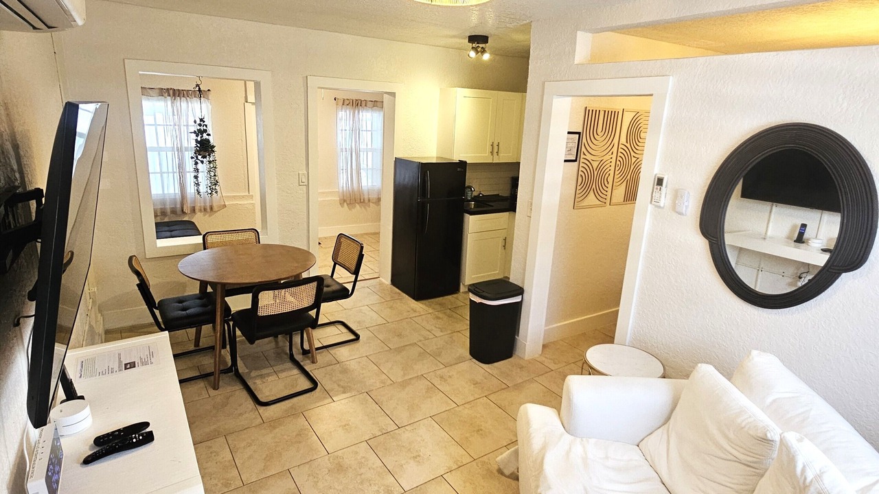 Photo of Livingroom in River Oaks