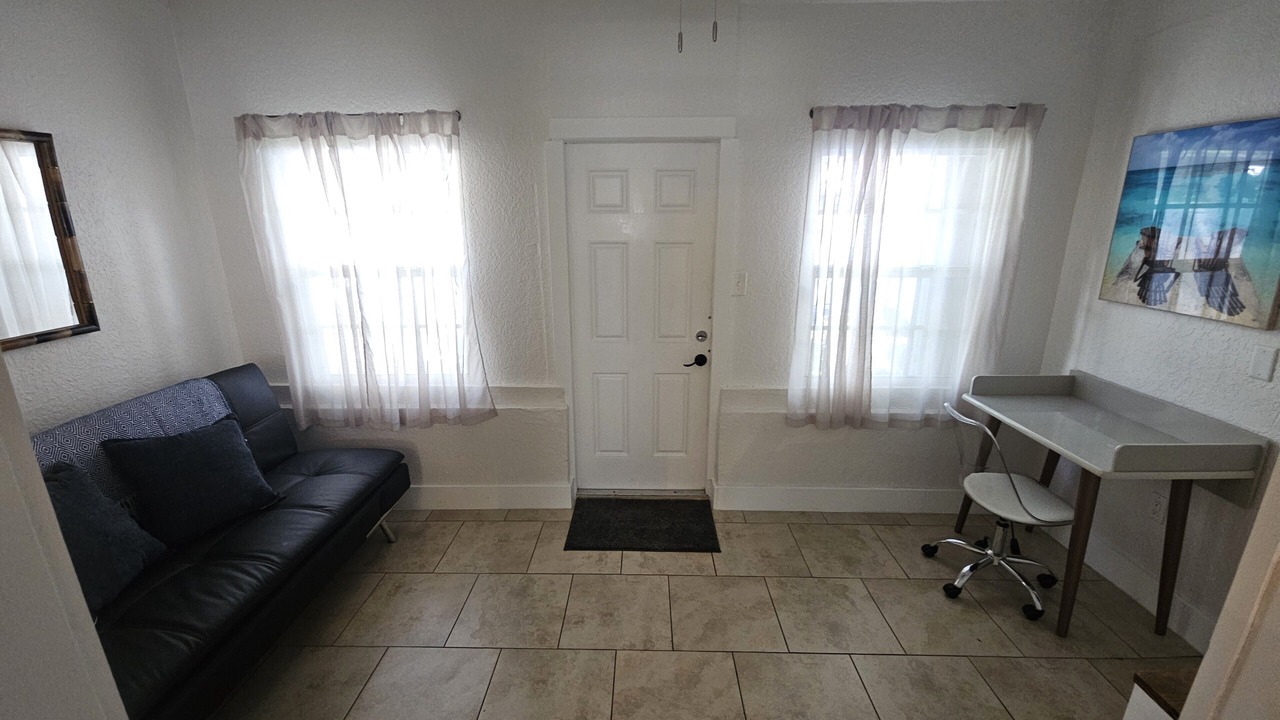 Photo of Livingroom in River Oaks