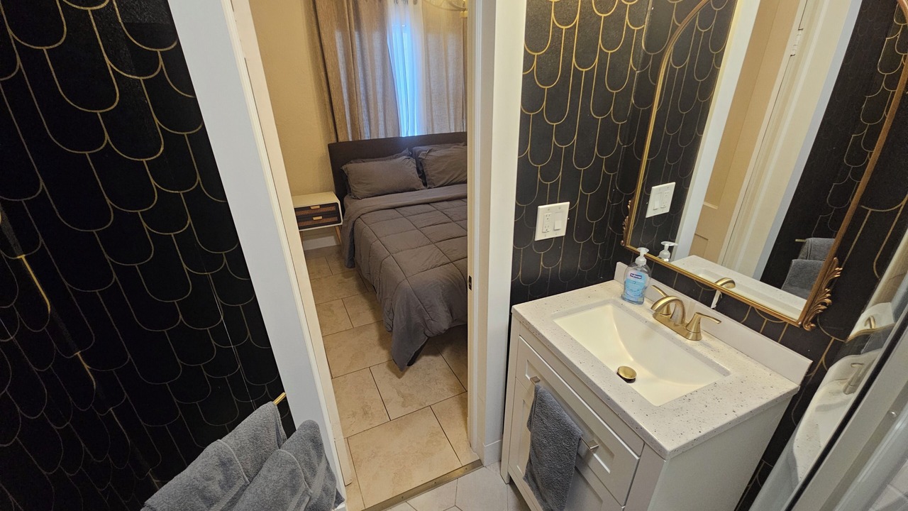Photo of Bedroom in River Oaks