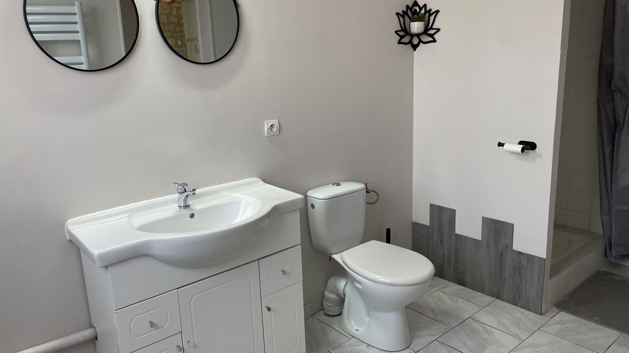 Photo of Bathroom in Saint-Germain-sur-Vienne