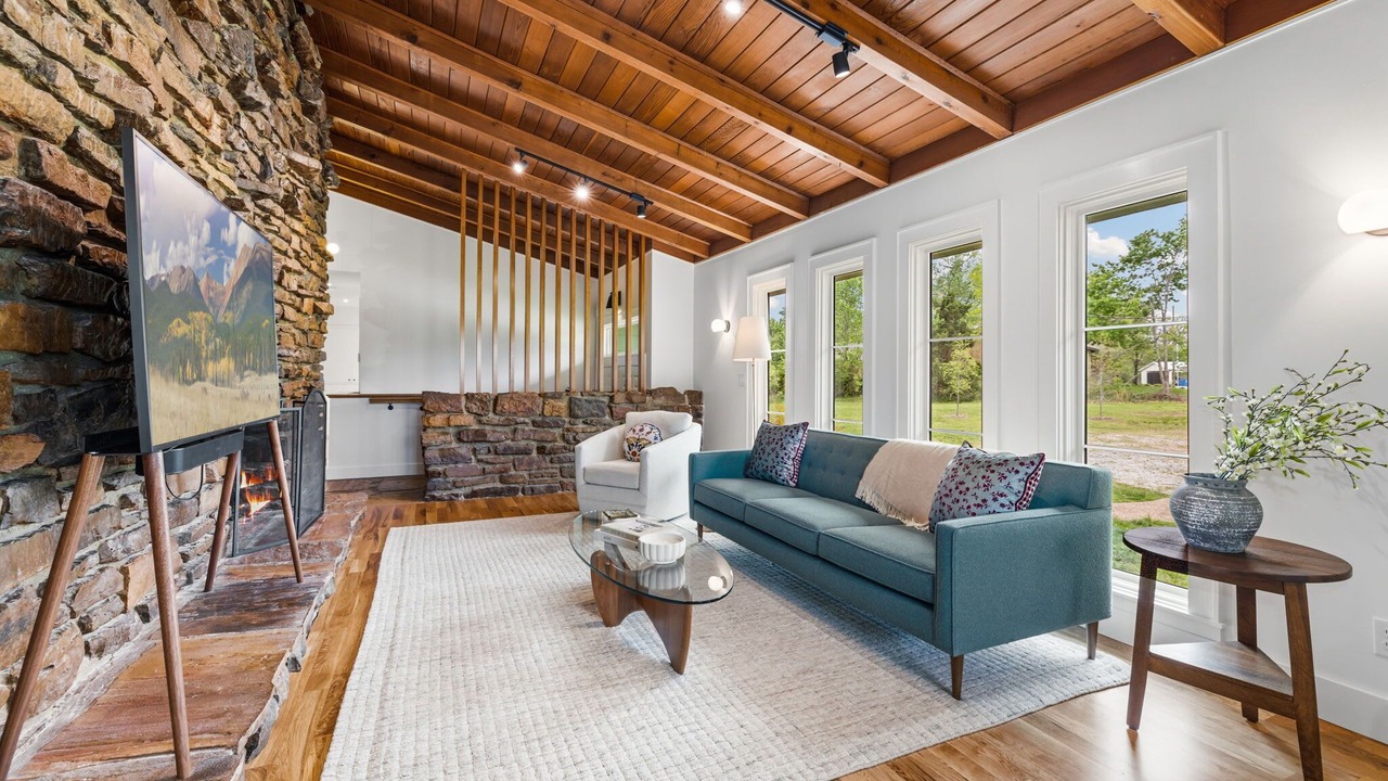 Photo of Livingroom in Downtown