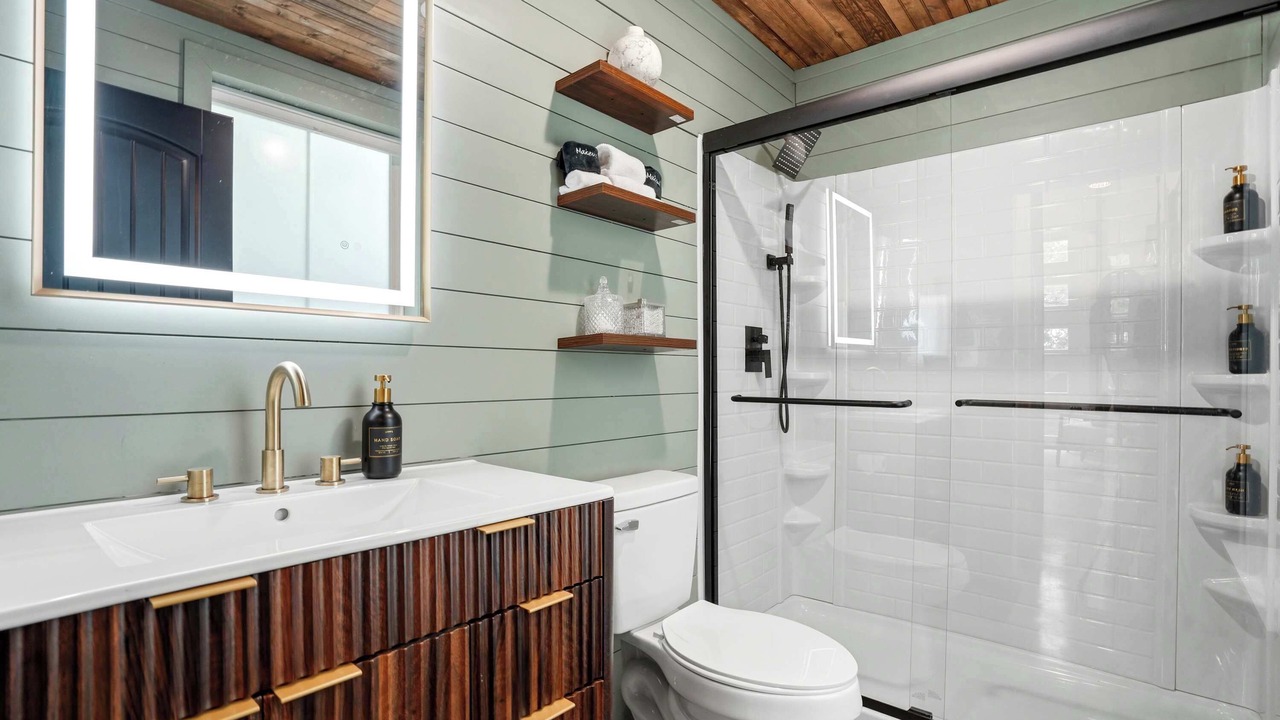 Photo of Bathroom in Evening Shade