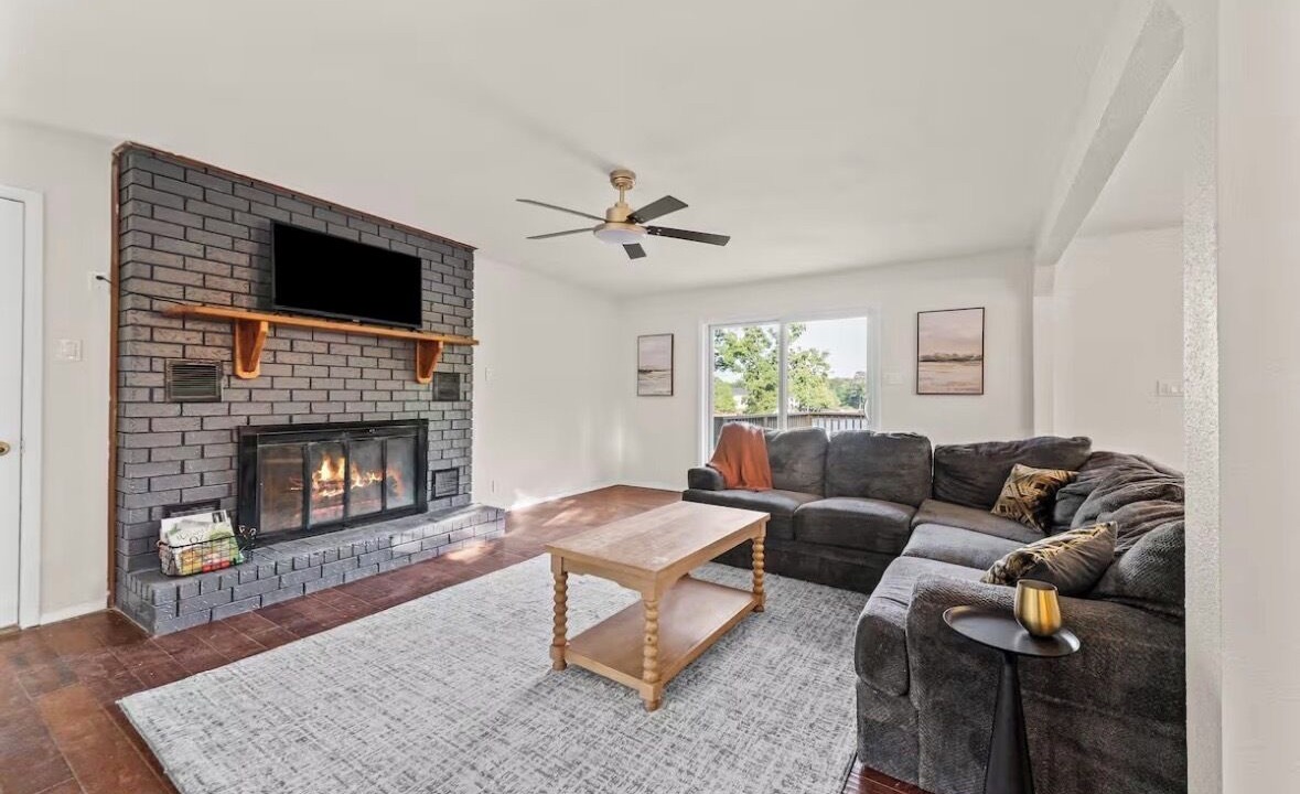 Photo of Livingroom in Mid America