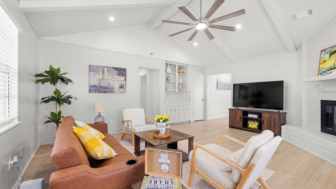 Photo of Livingroom in Mission Bend