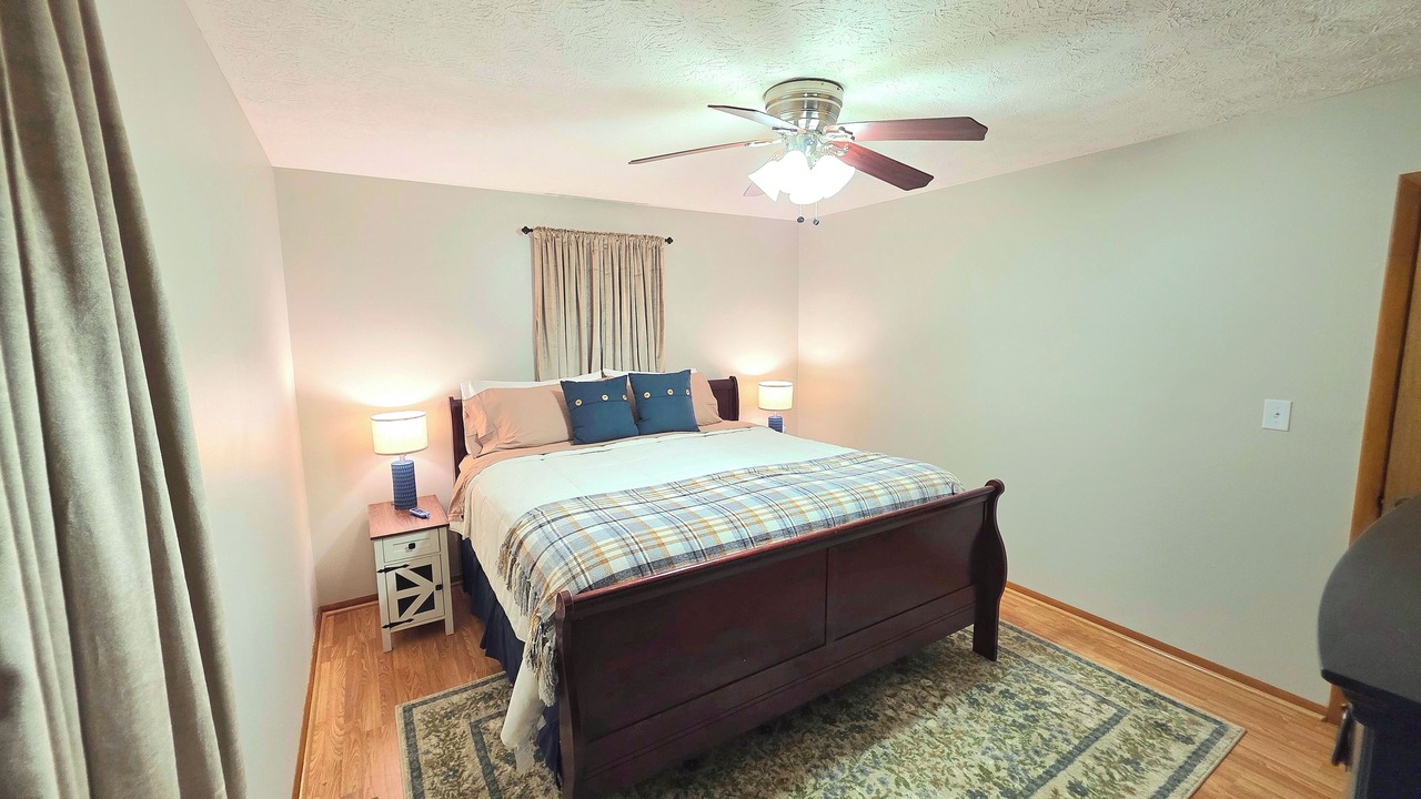 Photo of Bedroom in Groveoak