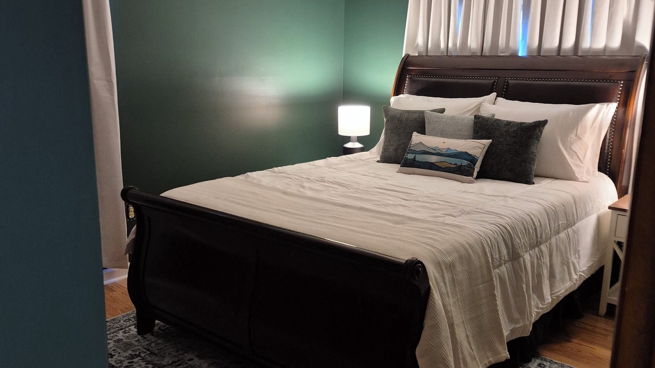 Photo of Bedroom in Groveoak