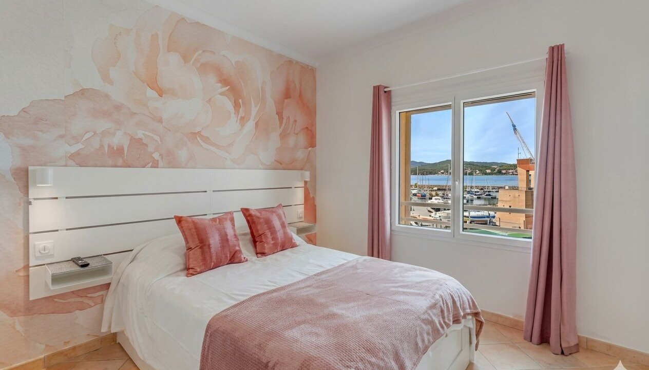Photo of Bedroom in Les Sablettes