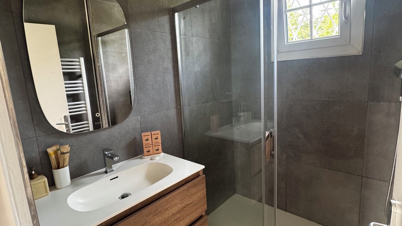 Photo of Bathroom in Saint-Etienne-la-Thillaye