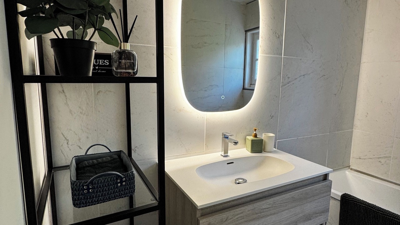 Photo of Bathroom in Saint-Etienne-la-Thillaye