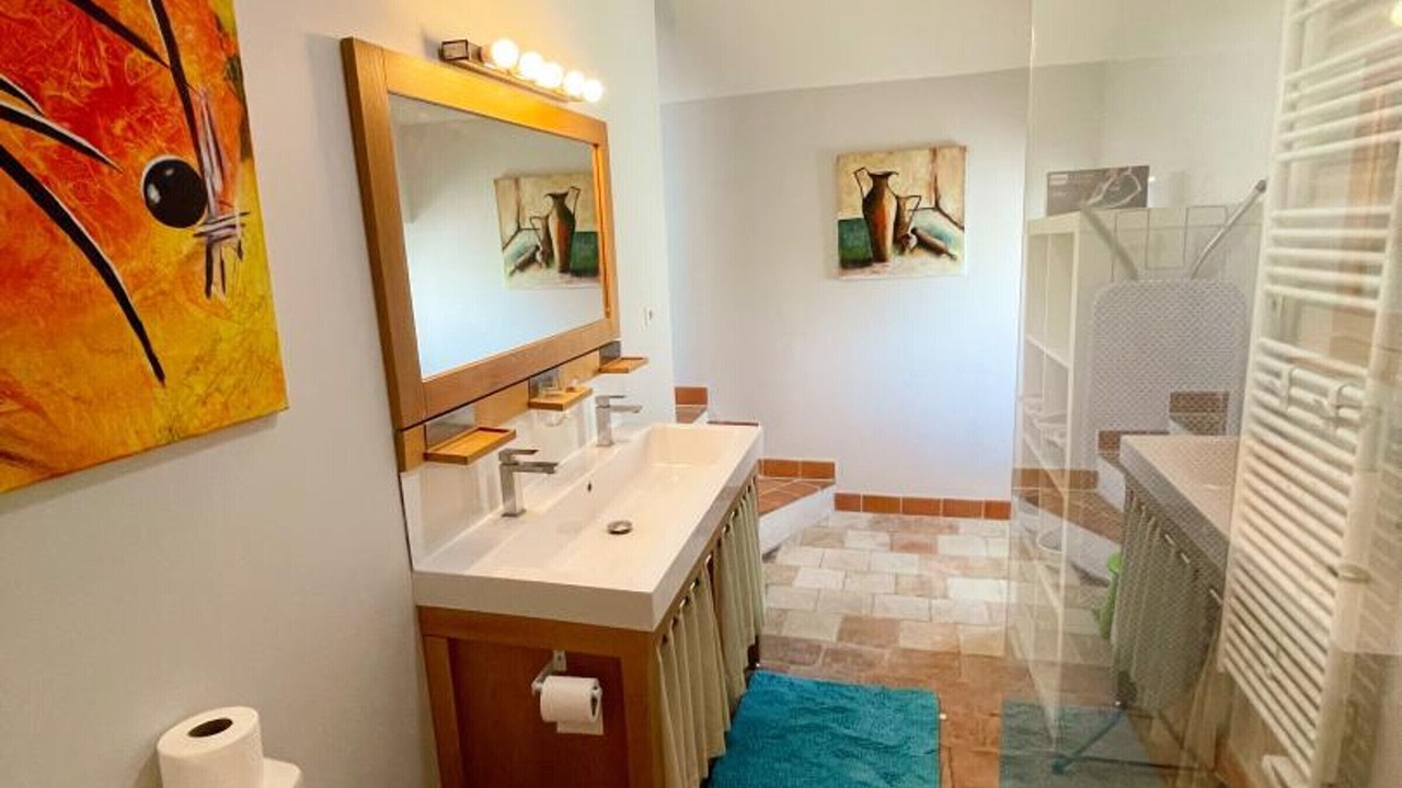Photo of Bathroom in Sazilly