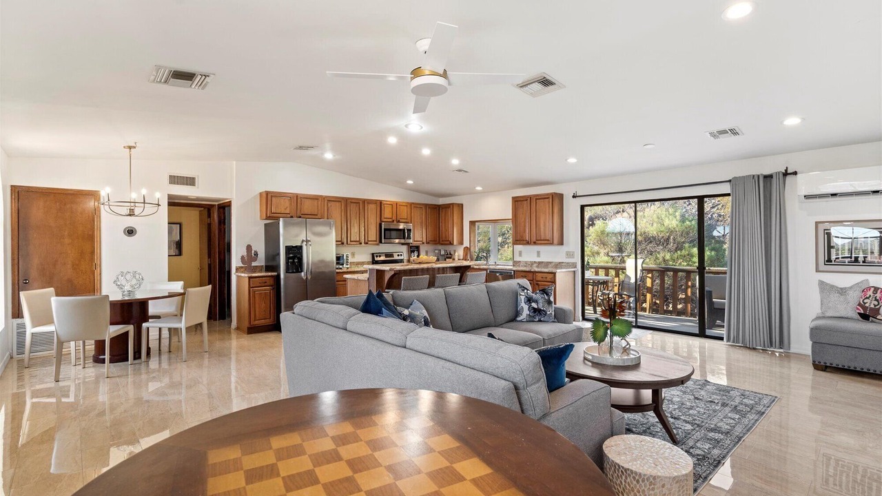 Photo of Livingroom in Saddle View Estates