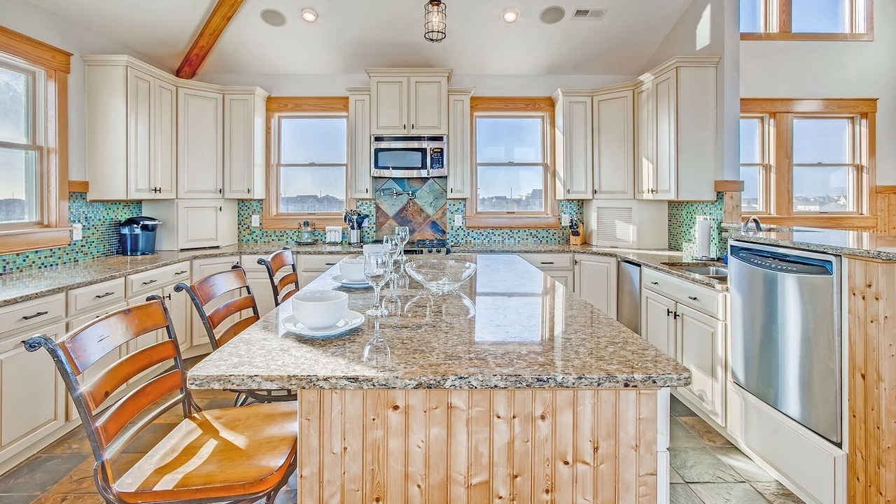 Photo of Kitchen in Waves