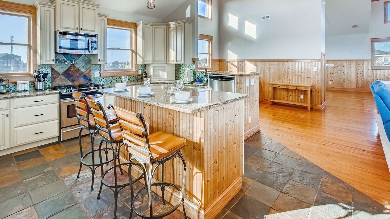 Photo of Kitchen in Waves