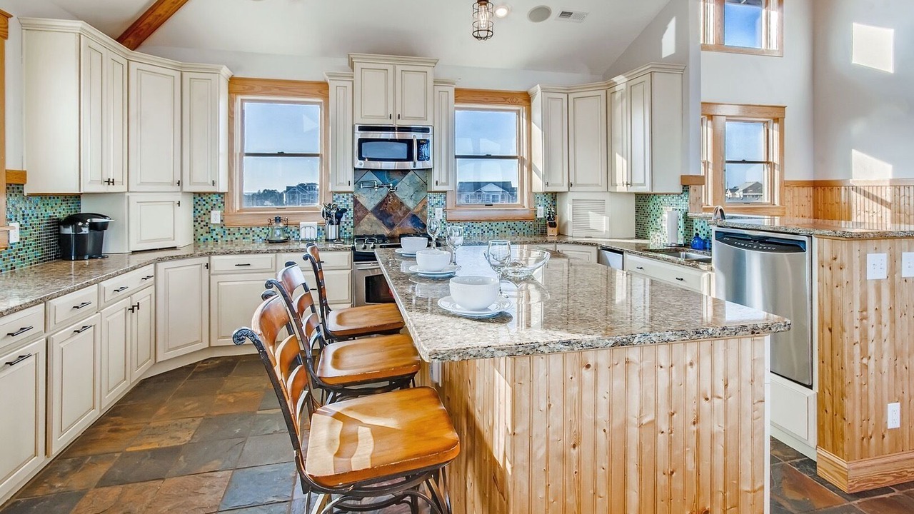 Photo of Kitchen in Waves