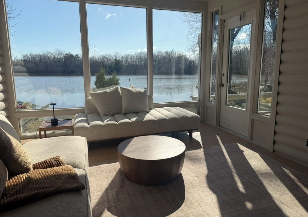 Photo of Livingroom in Fabreville