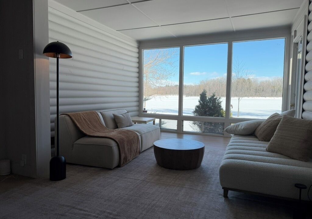 Photo of Livingroom in Fabreville