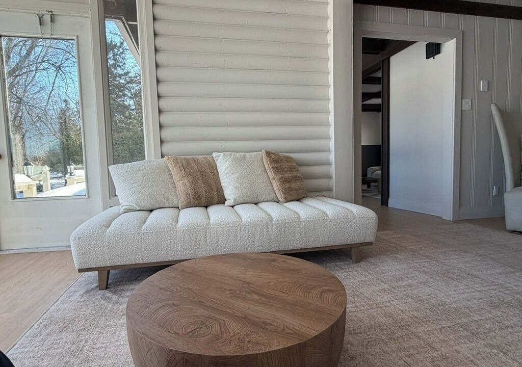 Photo of Livingroom in Fabreville
