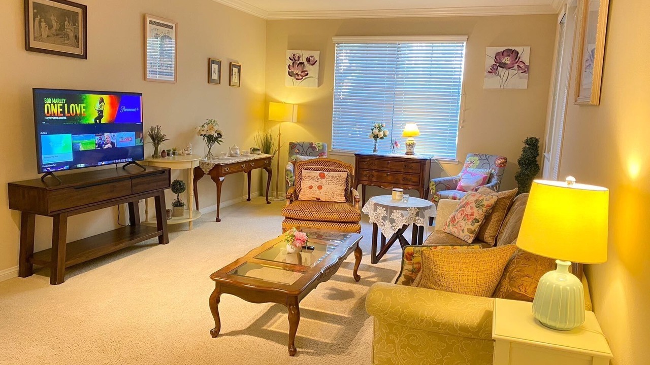 Photo of Livingroom in Irvine Research Center