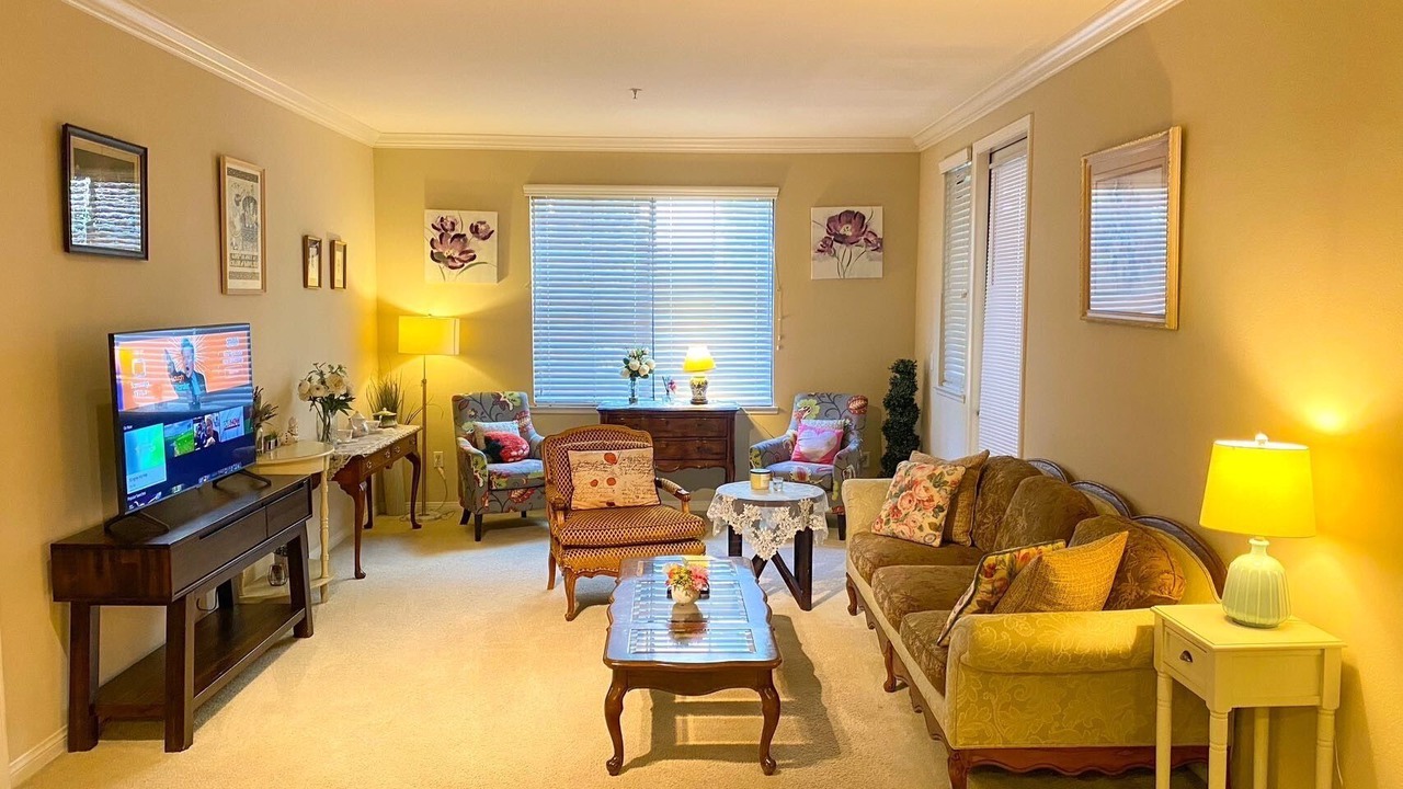 Photo of Livingroom in Irvine Research Center