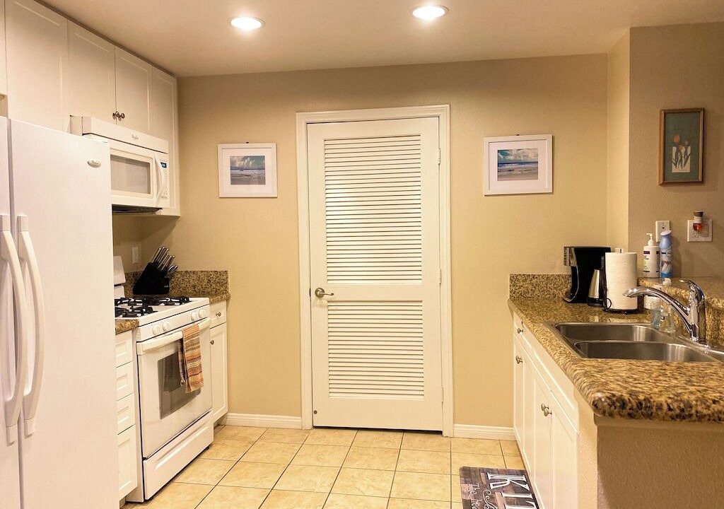 Photo of Kitchen in Irvine Research Center