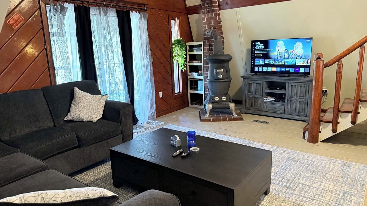 Photo of Livingroom in Canadian
