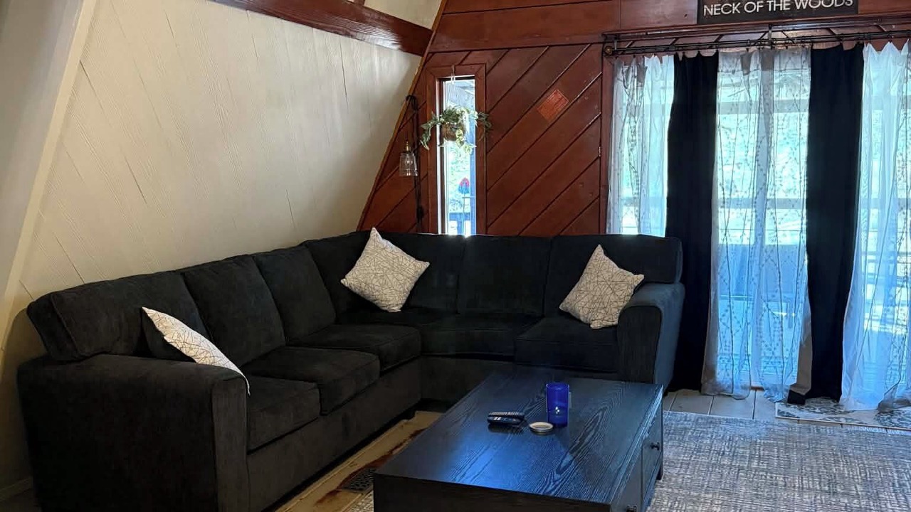 Photo of Livingroom in Canadian