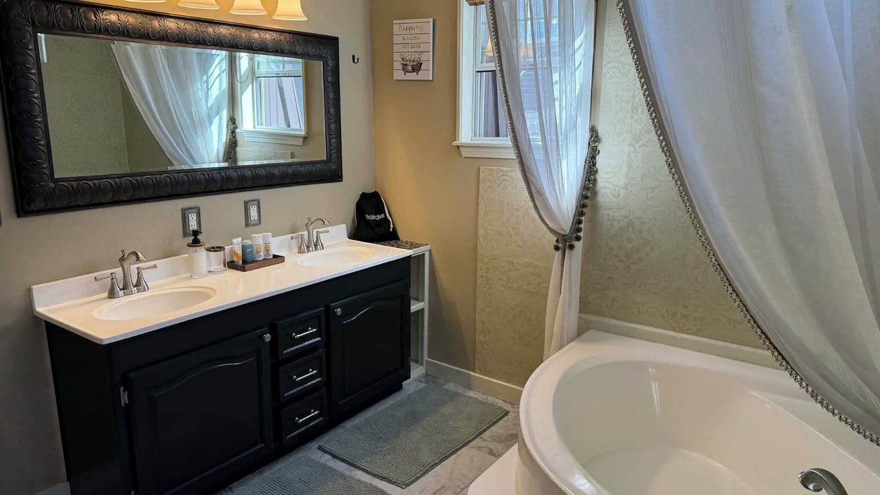 Photo of Bathroom in Canadian