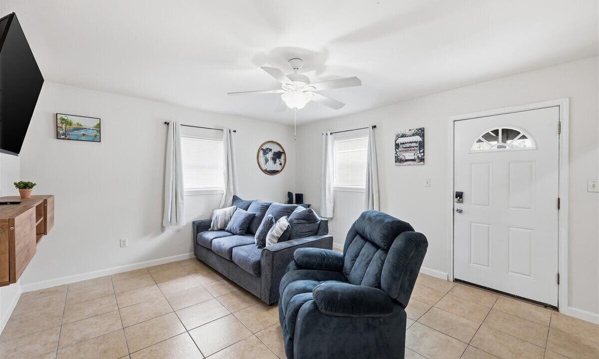 Photo of Livingroom in Bridge City